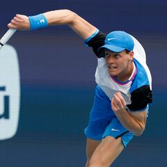 Sinner aplasta a Medvedev y va a por el número dos de Alcaraz