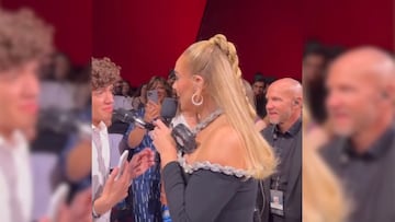 Adele vive un momento ¨²nico con un fan mexicano
