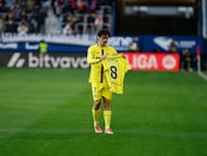 PAMPLONA , 31/01/2026.- El delantero del Villarreal Gerard Moreno celebra tras abrir el marcador durante el encuentro correspondiente a la jornada 22 de LaLiga EA Sports entre el Osasua y el Villarreal en El Sadar, Pamplona, este sábado. EFE/ Villar Lopez