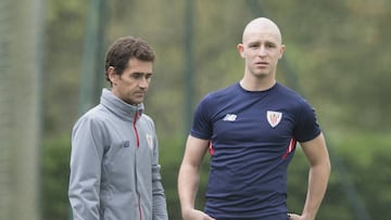 Yeray, con Xabi Clemente en Lezama.