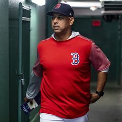 Reporte: Red Sox han establecido contacto con Alex Cora