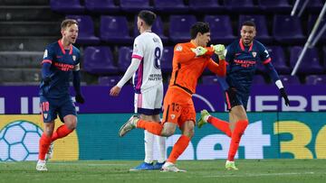 VALLADOLID, SPAIN - MARCH 20: Yassine Bounou of Sevilla FC celebrates with teammates Ivan Rakitic and Yousseff En-Nesyri after scoring their team's first goal during the La Liga Santander match between Real Valladolid CF and Sevilla FC at Estadio Mun