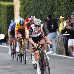 UAE Emirates se consolida ante Ineos y Jumbo y Movistar sale del Top-10