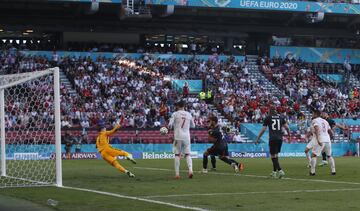 Sarabia empat¨® el partido. 1-1.
