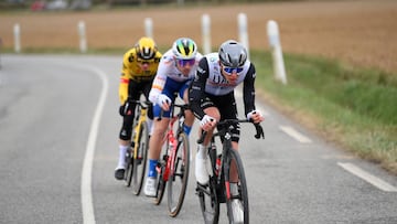 Tadej Pogacar lleva a rueda a Latour y Vingegaard en la París-Niza.