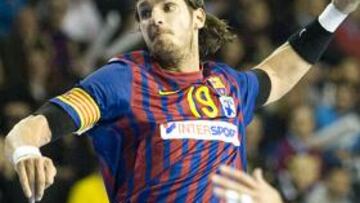 Nagy lanza para anotar uno de los cinco goles que ha hecho en el partido.