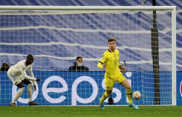 0-3. Timo Werner celebra el tercer gol.