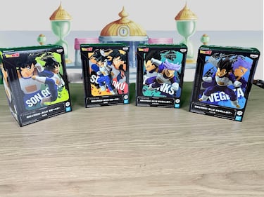 Las figuras de Goku, Vegeta, Gohan y Trunks buscando romper límites en la Cámara del Tiempo