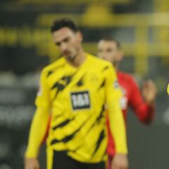 Haaland y Moukoko no bastan