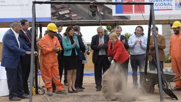 Michelle Bachelet lider&oacute; el acto en el que se puso la primera piedra del nuevo estadio tierra de Campeones de Iquique.