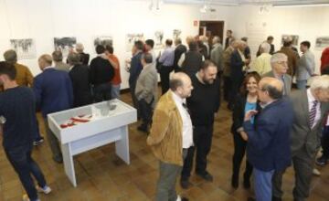 La exposición muestra la vinculación de San Lorenzo de El Escorial con el club rojiblanco a lo largo de la historia.  