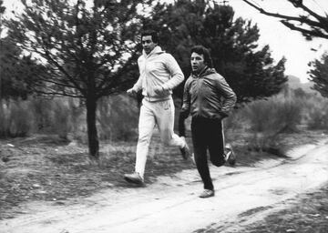 Ángel Nieto entrenando en la Casa de Campo junto a un amigo. 