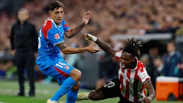 Soccer Football - LaLiga - Athletic Bilbao v Atletico Madrid - San Mames, Bilbao, Spain - December 6, 2025 Atletico Madrid's Nahuel Molina in action with Athletic Bilbao's Nico Williams REUTERS/Vincent West