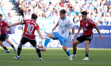 Dani Lorenzo y Raúl Blanco, durante el Málaga CF - Celta Fortuna del playoff de ascenso a Segunda División.