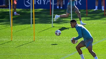 Samuel Lino, en un entrenamiento del Atlético.