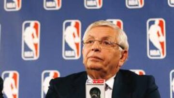 <b>SUSPENSIÓN. </b>Silver y Stern, líderes de la NBA, no hallan solución.
