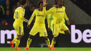 Drogba celebra el primer gol de Chelsea ante Leicester.