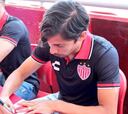 El furor de Mati Fernández en firma de autógrafos con Necaxa