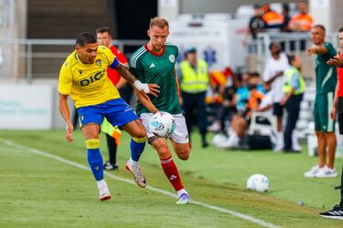 Marcos Denia salva la papeleta ante el Al Ettifaq
