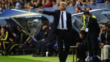 Pellegrini da órdenes en el partido ante el Dortmund.