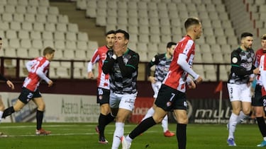 El Racing libra a ¨²ltima hora