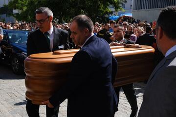 Personalidades, familiares, amigos y aficionados podrán despedir esta tarde al futbolista, que este sábado perdió la vida en un accidente de tráfico cuando regresaba a Utrera tras entrenarse en Almendralejo.

