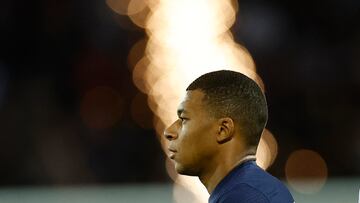 Soccer Football - Ligue 1 - Paris St Germain v OGC Nice - Parc des Princes, Paris, France - October 1, 2022 Paris St Germain's Kylian Mbappe reacts after the match REUTERS/Christian Hartmann