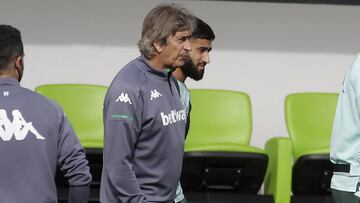 Pellegrini, junto a Fekir. 