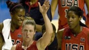 <b>AMARGO.</b> Las jugadoras estadounidenses 'celebran' el bronce conseguido en tierras brasileñas.