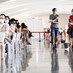 Preocupante hallazgo sobre la variante Delta: se transmite entre los vacunados