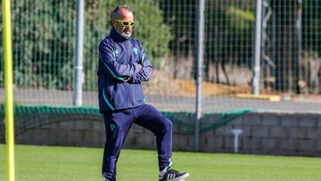 Álvaro Cervera durante un entrenamiento con el Cádiz.