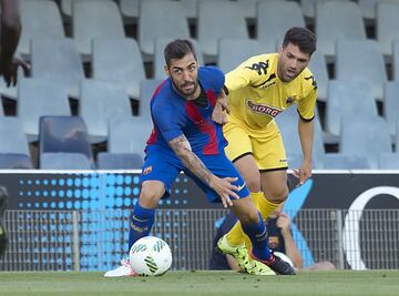 Jugador del filial durante las temporadas 2015-16 y 16-17. Tras finalizar esa etapa fichó por el Cádiz. Aunque se fue cedido una temporada al Extremadura, regresó para ascender a Primera División y formar parte de la primera plantilla del submarino amarillo. 
