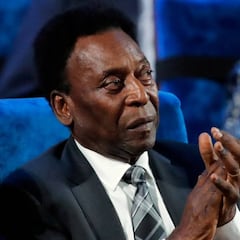 Pelé cancela un viaje a Rusia por problemas en las piernas