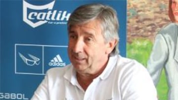 Eusebio Unzue, director del Movistar, se mostró indignado con el Sky y otros equipos que tiraron del pelotón cuando se produjo la caída que le costó el maillot rojo a Alejandro Valverde.