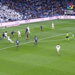 Pocos inventan goles como Benzema: la preciosidad en el 89' que salvó al Madrid