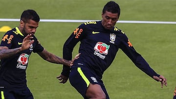 Paulinho, volante de Brasil