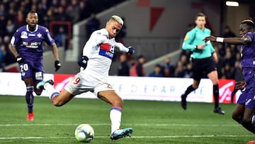 Mariano dispara a puerta en el partido ante el Toulouse