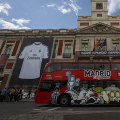 La Puerta del Sol homenajea a Real Madrid y Atlético