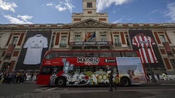 La Puerta del Sol lució las camisetas de ambos clubes con motivo de la final de la Champions en 2014.