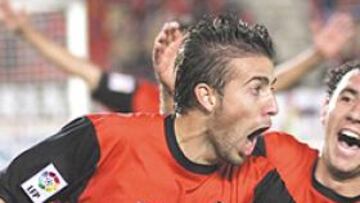 <b>EL JINETE FANTASMA. </b>Luis García apareció dos veces en cinco minutos sin que nadie del Numancia le viera. Dos goles y remontada.