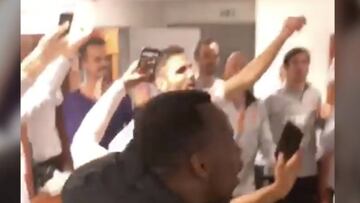 Mónaco celebrando que salió del descenso ante la victoria contra Nantes FC