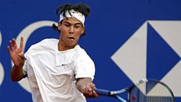 <b>DECEPCIÓN</b>. Nadal está con el brazo enyesado y desilusionado porque iba a jugar su primer gran torneo.