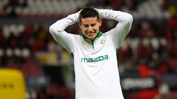 AME2327. GUADALAJARA (MÉXICO), 18/01/2025.- James Rodríguez de León calienta previo a un partido ante Atlas, este sábado en la jornada 2 del Torneo Clausura 2025 de la liga del fútbol mexicano, en el Estadio Jalisco, en Guadalajara (México). EFE/ Francisco Guasco