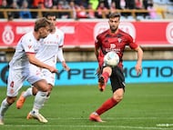 Marí, que no estará por lesión en el Mirandés, controla la pelota en el duelo de la primera vuelta.