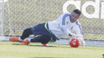 Kiko Casilla realiza su primer entrenamiento con el Madrid