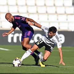 Un calendario con números rojos en el pasado