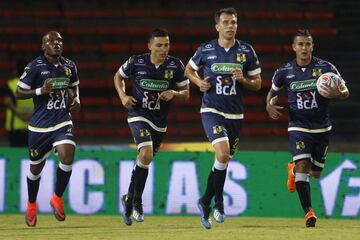 Atlético Nacional superó 3-2 a Alianza Petrolera en el Atanasio Girardot por la sexta fecha de la Liga Águila II-2018. El equipo de Jorge Almirón, que ganaba cómodamente 3-0, terminó con un hombre menos por expulsión de Gustavo Torres.