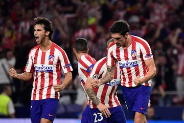 1-2. Stefan Savic celebró el primer gol.