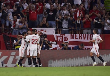 SEVILLE, SPAIN - SEPTEMBER 26:  Andre Silva of Sevilla FC celebrates after scoring goal during the La Liga match between Sevilla FC and Real Madrid CF at Estadio Ramon Sanchez Pizjuan on September 26, 2018 in Seville, Spain.  (Photo by Aitor Alcalde/Getty