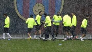 <b>NIEVE.</b> El frío y la nieve marcaron el entrenamiento del Barcelona.